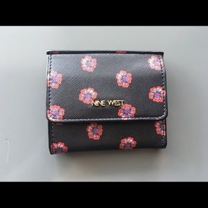 Nine West Card & Coin holder Black Floral